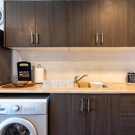 Snobby 2-bedroom Apartment Larnaka